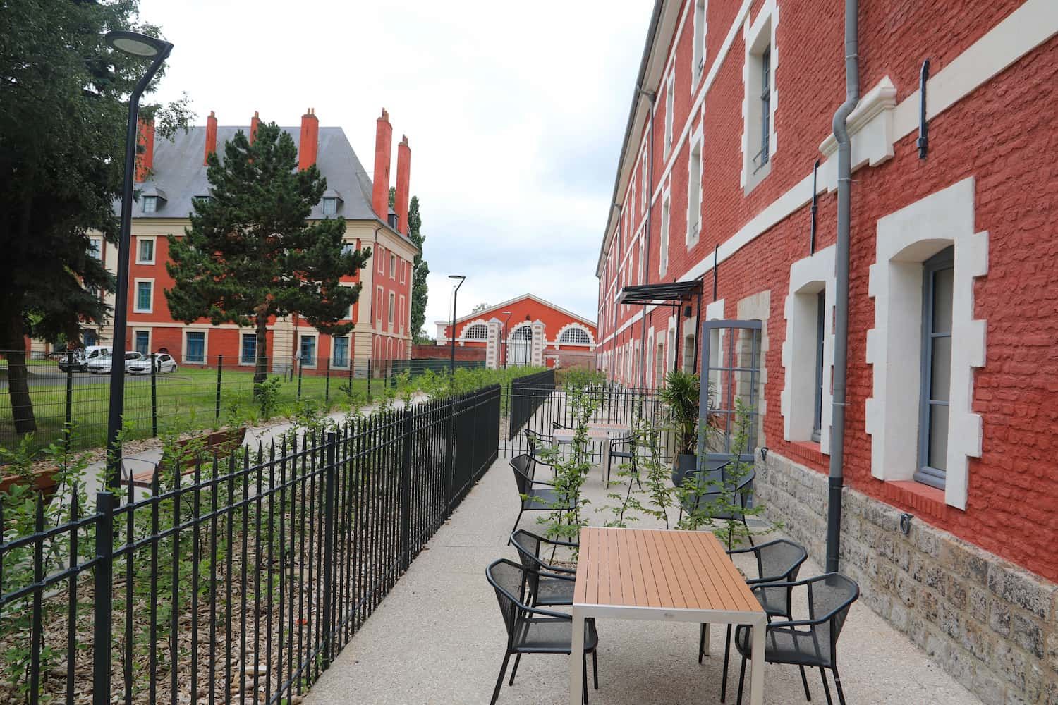 Vue des terrasses privatisées de la résidence sénior 