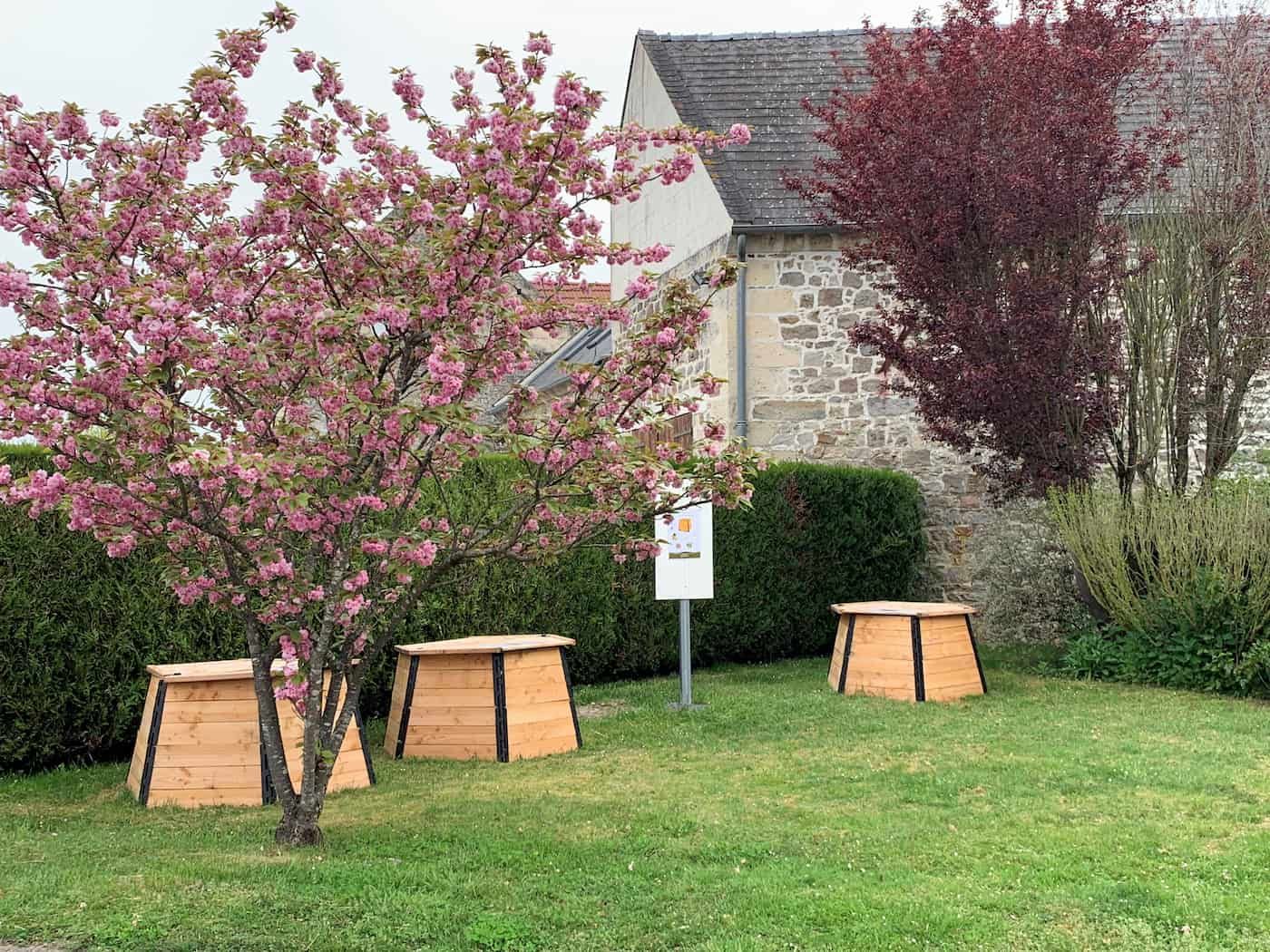 Les bacs de compostage collectif dans la petite commune de Clacy et Thierret © SIRTOM du Laonnais