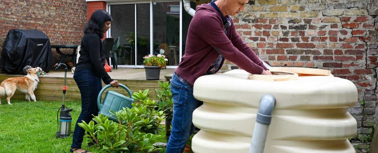 Installation d'un récupérateur d'eau de pluie © CUD